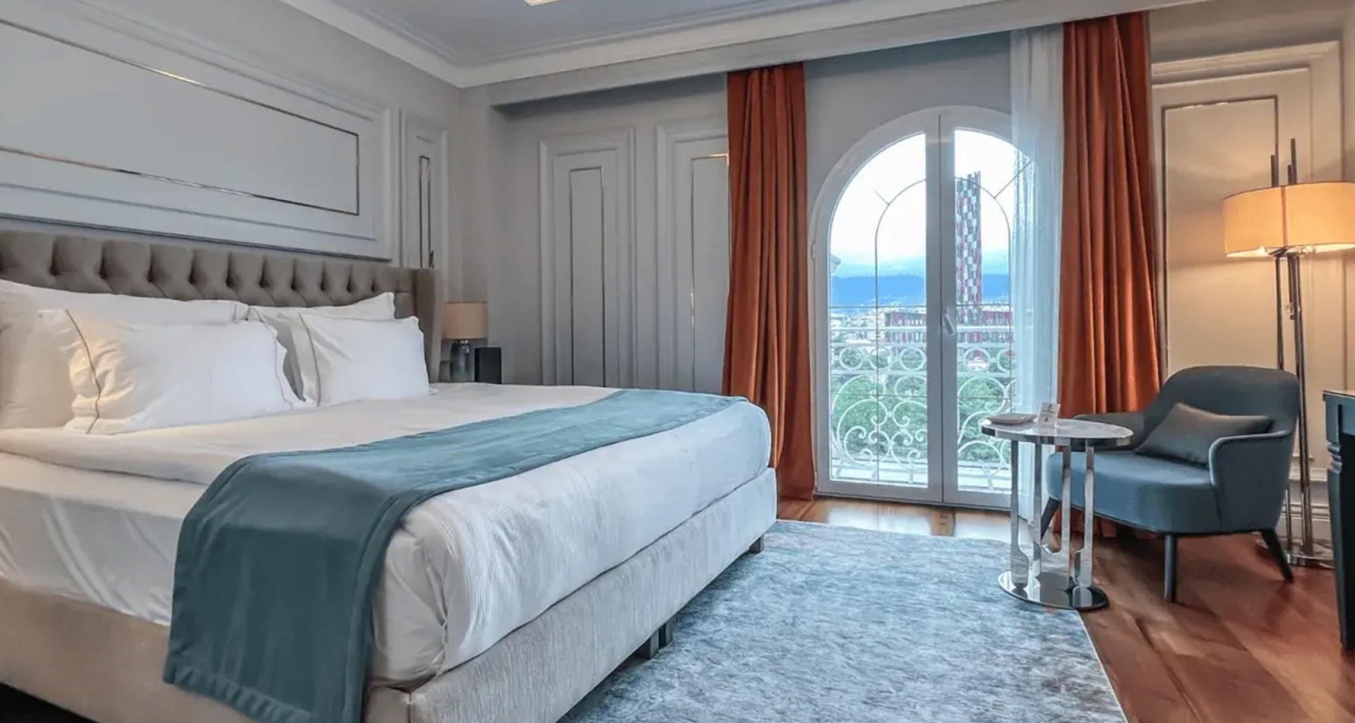 Luxury Rooms & Suits