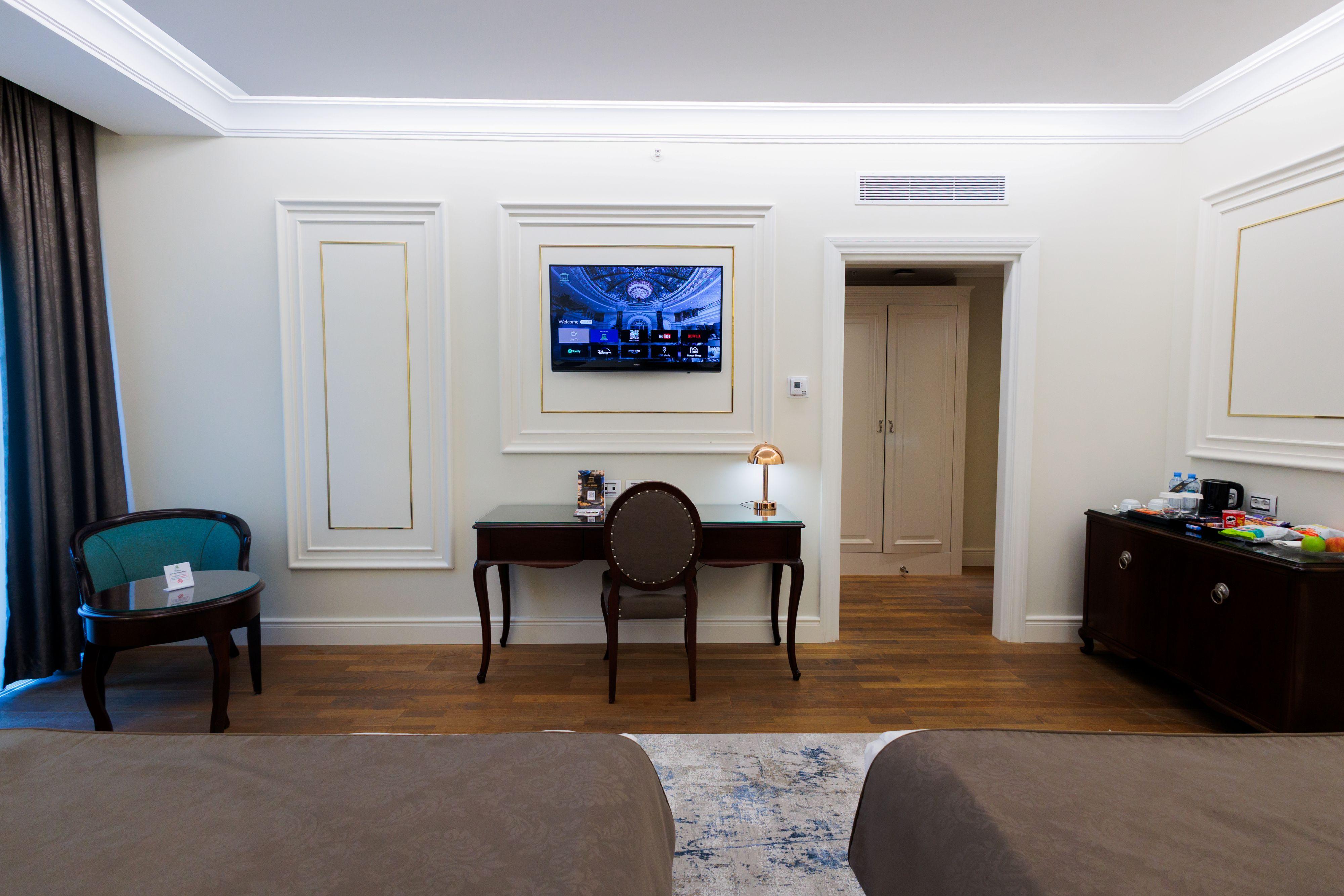 Deluxe Family Room