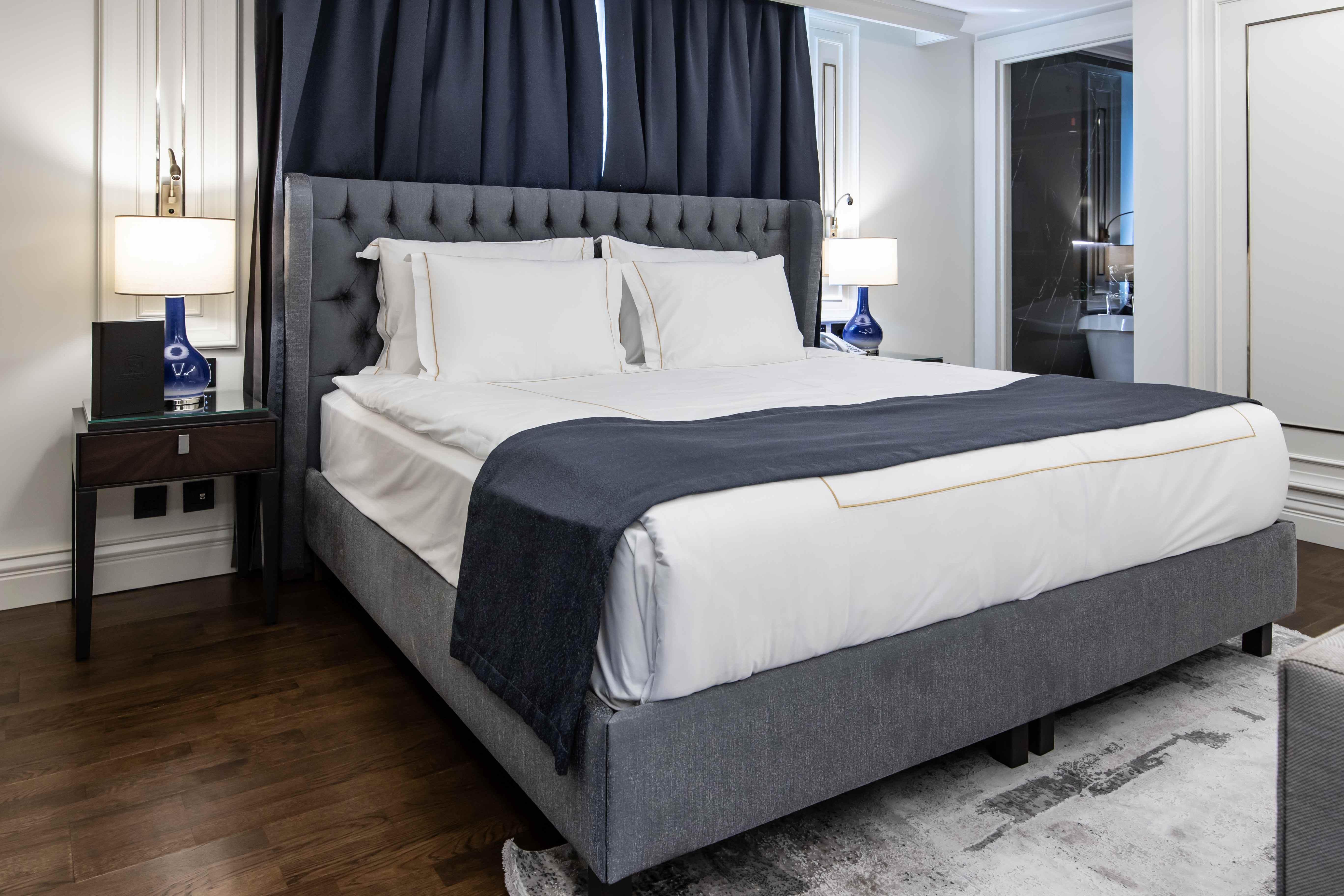 Premier King Suite with City View